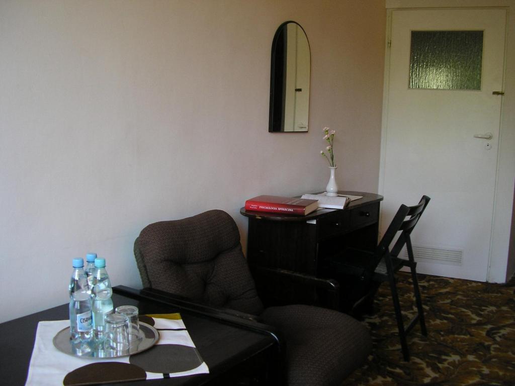 Irss Osrodek Szkoleniowy Otel Białobrzegi Oda fotoğraf