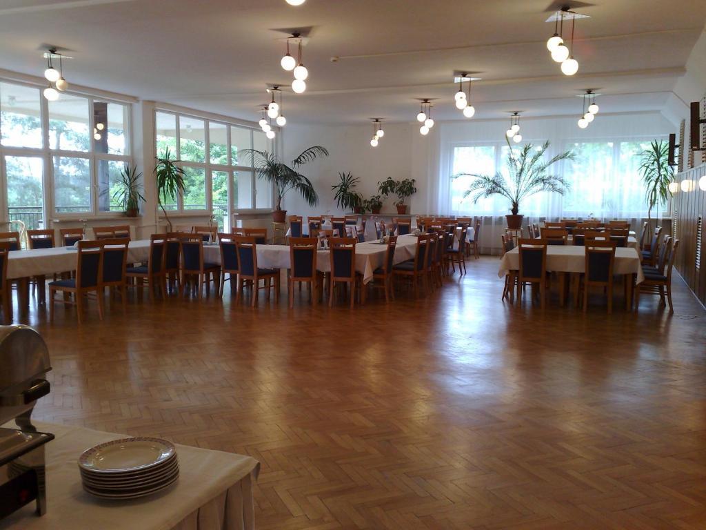 Irss Osrodek Szkoleniowy Otel Białobrzegi Dış mekan fotoğraf